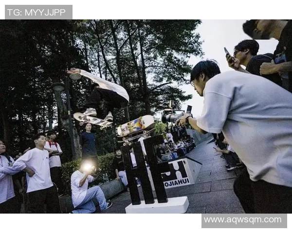 杭州滑板队默契配合探秘：团队精神与技巧的完美结合